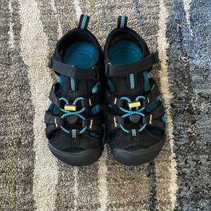 KEEN Boy Sandals - size 11 (little boy)